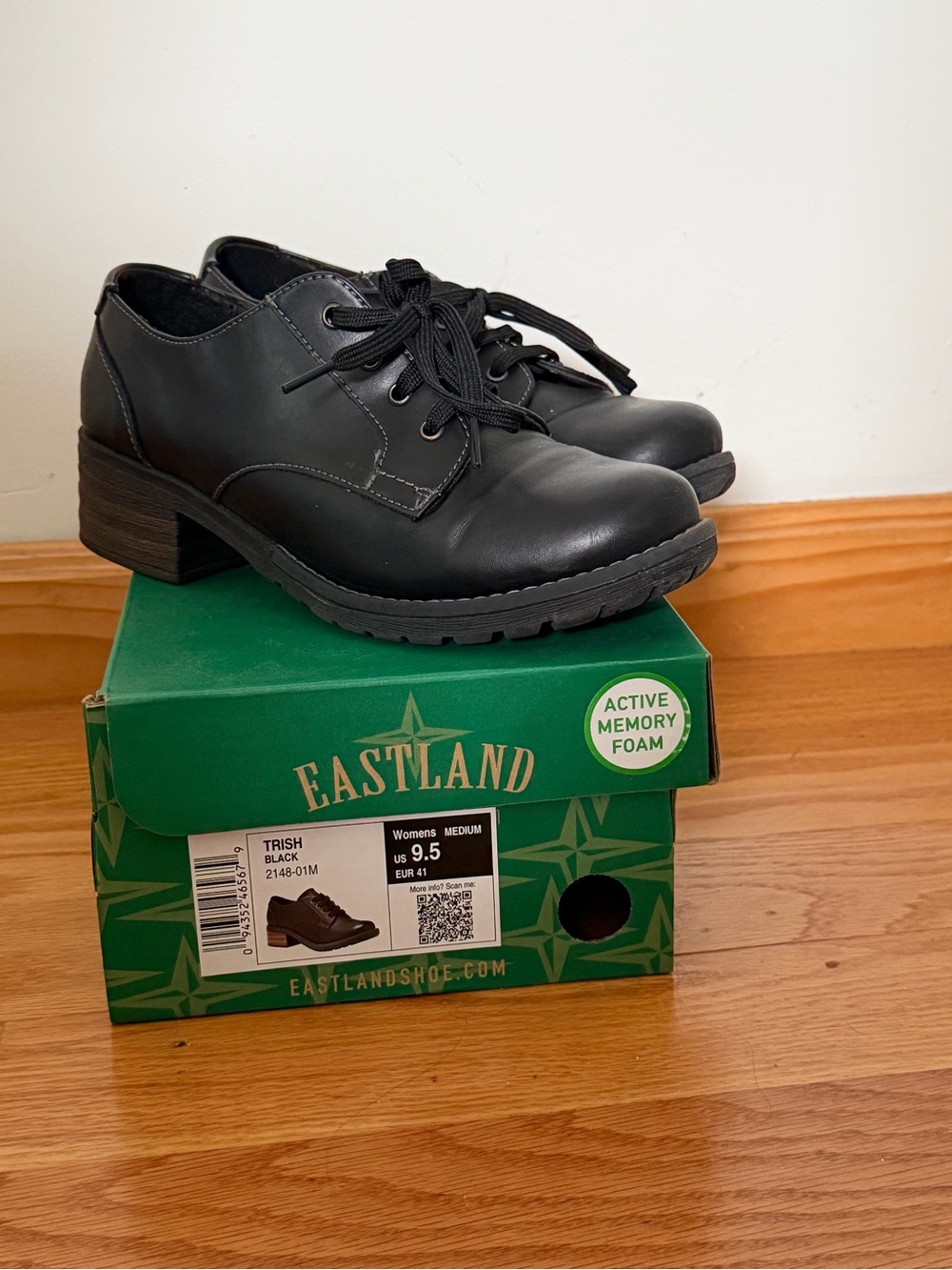 Eastland Black Lace-Up Leather Oxfords